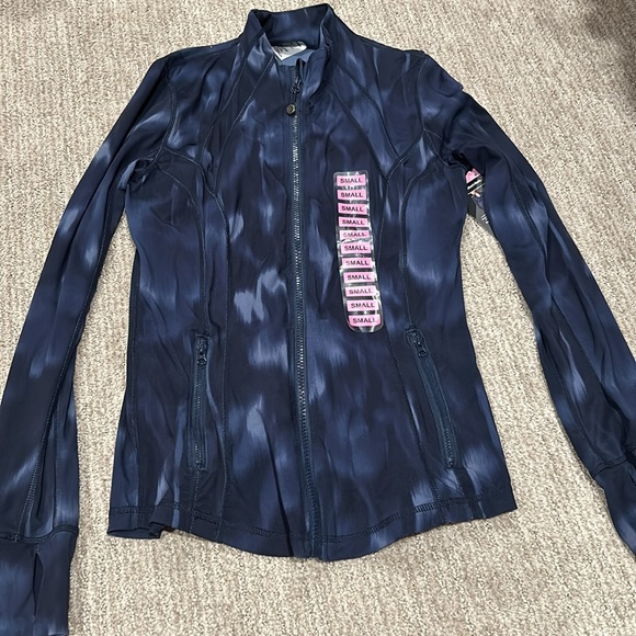 Workout set, top with zipper, leggings with pockets. Size small, never worn - Picture 2 of 4